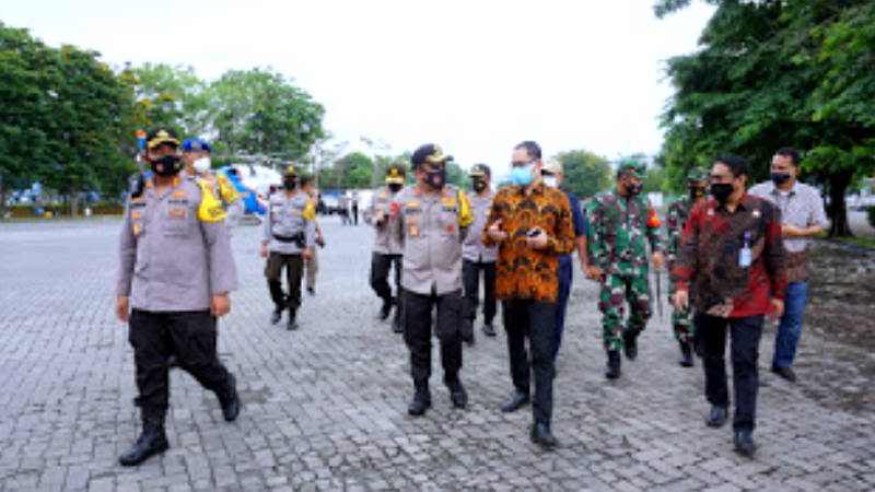 Sambangi Pelabuhan Samudera Bitung, Kapolda Panca Putra Tinjau Kedatangan Kapal Repatriasi ABK WNI
