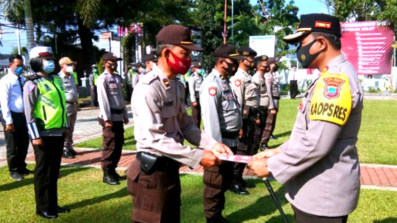 Kapolres Winardi Prabowo Beri Penghargaan ke 19 Personil
