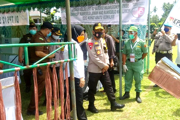 Kapolda Sulut Tinjau Simulasi Pemungutan dan Penghitungan Suara TPS di Kotamobagu
