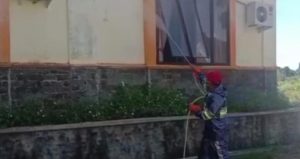 VIDEOGRAFIS: Cegah COVID-19, PMI Bolsel Semprot Disinfektan di Kompleks Perkantoran