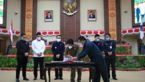 Rapat Paripurna DPRD Sulut Tetapkan Propemperda Sulut tahun 2021 Sekaligus Tetapkan Ranperda APBD Sulut 2021