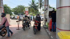 Di SPBU Mongkonai, Pengendara Tanpa Pakai Masker Tidak Dilayani
