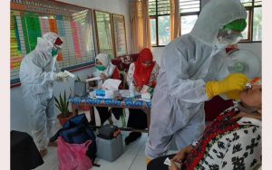 Guru SD dan SMP Bolsel Lakukan Tes Swab