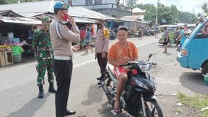 Polisi Jaring Warga tak Bermasker di Pasar Naha