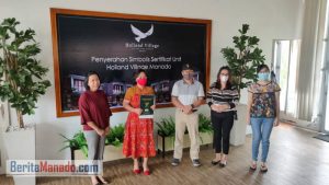 Sudah Tanda Tangan AJB, Holland Village Manado Serahkan Sertifikat ke Pembeli