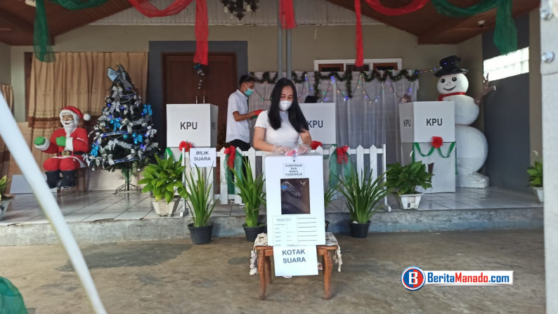 Unik, Ada Boneka Salju dan Santa Claus di TPS 1 Desa Leilem Dua
