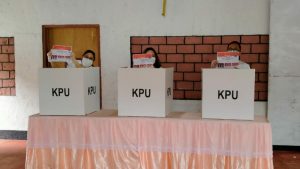 Salurkan Hak Pilih di TPS 4 Kleak, Richard Sualang Apresiasi Kepedulian Masyarakat