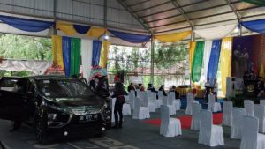 Unika De La Salle Manado Menggelar Wisuda Secara Drive Thru