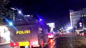 Cegah Penyebaran Covid-19, Polda Sulut Lakukan Penyemprotan Disinfektan