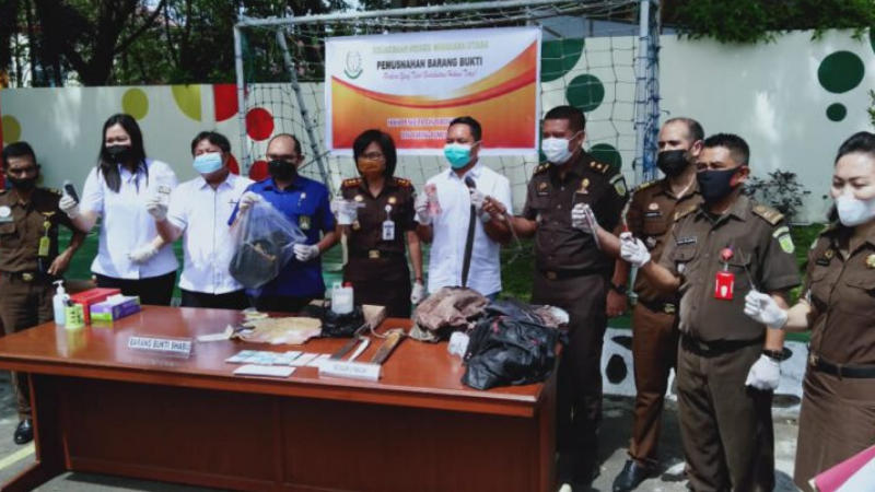 Kejari Minut Musnahkan Babuk Narkoba dan Perkara Pidum