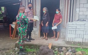 Sinergitas dan Kepedulian TNI-Polri, Salurkan Paket Sembako Bagi Warga Terdampak COVID-19 di Kecamatan Manganitu