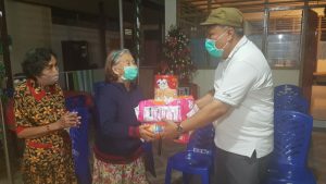 Refleksi Akhir Tahun, Amir Liputo Berbagi Berkah di Panti Werda