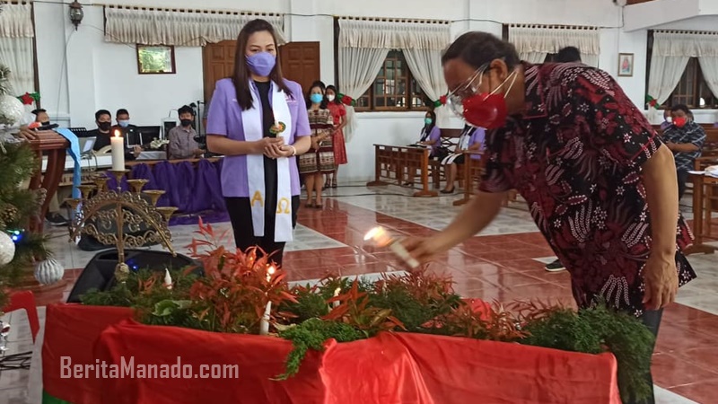 Royke Roring - Mika Paruntu Hadiri Ibadah Menyambut Natal di Langowan