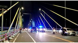 Tim Satgas OMP Sulut Bubarkan Paksa Pengunjung yang Berkerumun dan Parkir di Jembatan Soekarno