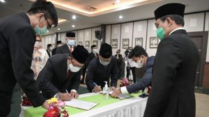 Abdul Halim Iskandar Lantik 9 Pejabat di Kemendes PDTT