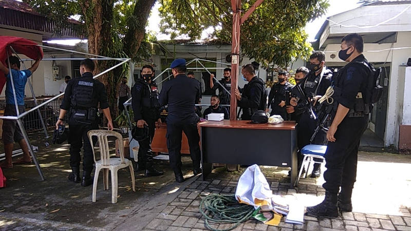 Vaksin Covid-19 Dijaga Ketat Sat Brimob Polda Sulut