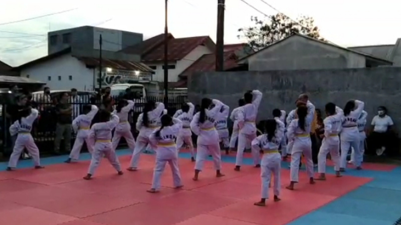 VIDEOGRAFIS: Terapkan Protokol Kesehatan, Aquino Taekwondo Manado Ikut UKT 10 VIDEOGRAFIS: Terapkan Protokol Kesehatan, Aquino Taekwondo Manado Ikut UKT