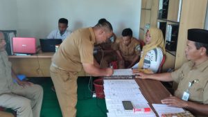 Pjs Sangadi Ollot Satu Pimpin Jajaran Perangkat Lakukan Penandatangan Pakta Integritas