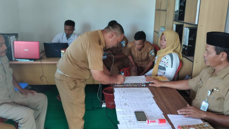 Pjs Sangadi Ollot Satu Pimpin Jajaran Perangkat Lakukan Penandatangan Pakta Integritas