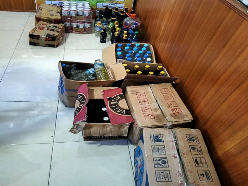 Satresnarkoba Polres Sangihe Amankan Ratusan Botol Miras Ilegal
