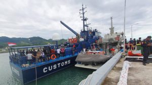 Kapal Bea Cukai Angkut Bantuan Kemanusiaan ke Mamuju