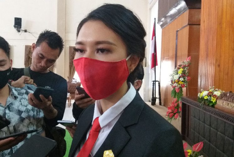 Dilantik Aleg, Cynthia Wongkar Siap Suarakan Air Bersih dan Jalan Kebun