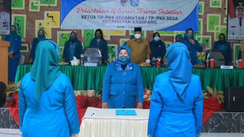 Ketua TP PKK Didua Kecamatan di Bolmut Dilantik