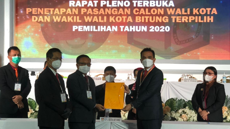 KPU Tetapkan Maurits-Hengky Wali Kota dan Wakil Wali Kota Terpilih di Bitung