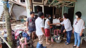 Peduli Bencana Manado, Rita Tangkudung Salurkan Bantuan dan Donasi