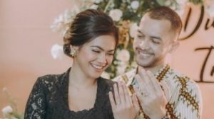 Selamat, Indah Indriana Bertunangan
