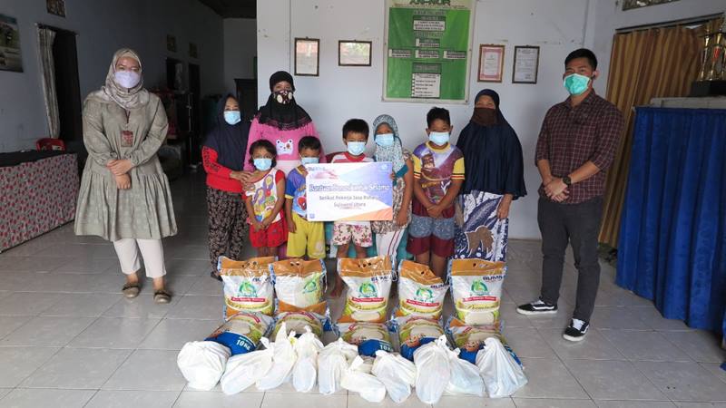 Pegawai PT Jasa Raharja Sulut Bagikan Ratusan Paket Sembako