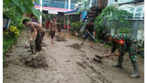 Kodim 1309/Manado Gandeng Komponen Masyarakat Gelar Kerja Bakti dan Berbagi Makanan