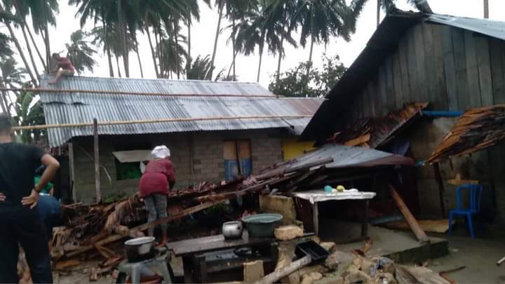 Angin Kencang Porak-porandakan Tiga Rumah Warga di Desa Kuala Utara