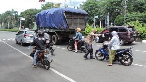 Peringati HPN 2021, Aksi Bagi-bagi Masker Gratis Dilakoni PWI Bitung