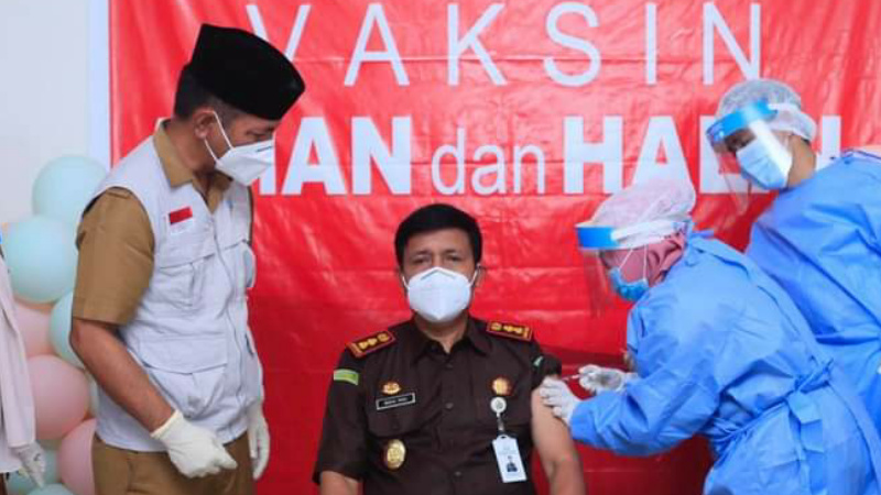 Forkopimda di Bolmut Awali Vaksinasi Covid-19 Tahap Pertama, Depri Pontoh: Ini Bukanlah Obat
