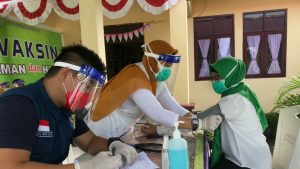 Nakes di PKM Bohabak Jalani Vaksinasi, Yunitha Pontoh: Tidak Merasakan Apapun