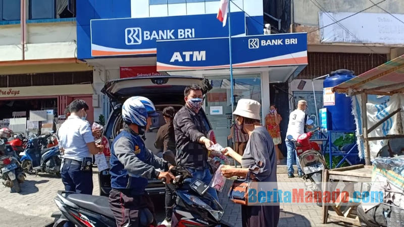 Peringati HUT ke-125, BRI Berbagi Masker Keren
