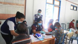 Dinkes Bolmut Beri Pelayanan Kesehatan Gratis di Desa Terpencil