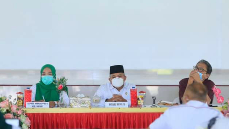 Perempuan Sebagai Subjek Sekaligus Objek Pembangunan 8 Perempuan Sebagai Subjek Sekaligus Objek Pembangunan