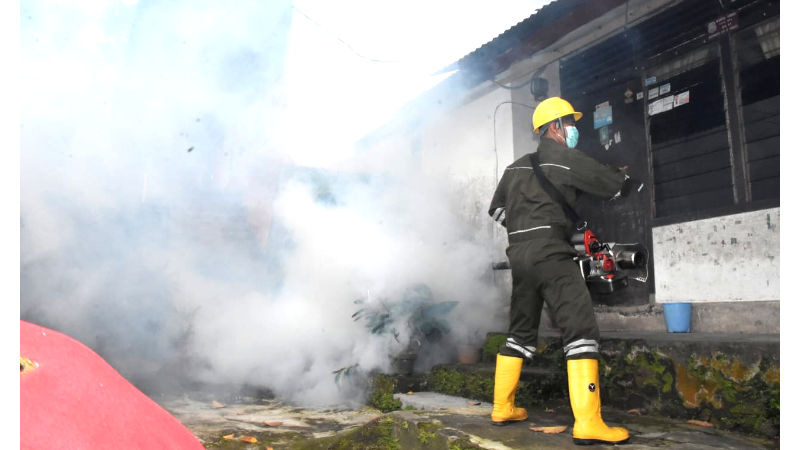 Denkesyah 13.04.01/Manado dan Kesdam XIII/Merdeka Lakukan Pemeriksaan Kesehatan dan Fogging di Lokasi Bencana