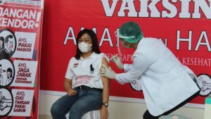 Lolos Skrining Kesehatan, Marty Ole Penerima Vaksin Pertama di Mitra