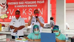 Pedagang Pasar Tondano Divaksin, Ini Kata Bupati Royke Roring
