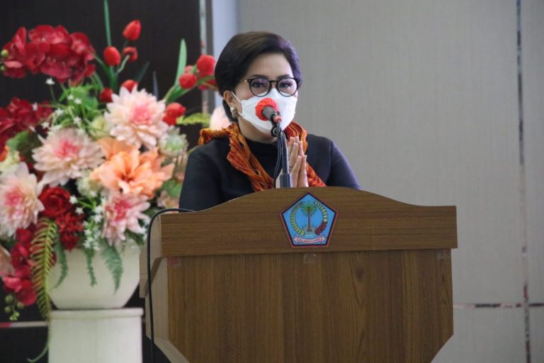 Lantik Ketua Dekranasda Kabupaten/Kota, Rita Tamuntuan: Berdayakan Pengrajin Lokal
