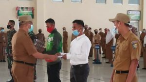 Perserta Lulus Kursus Wasit C2 dan C3 di Bolmut Terima Sertifikat