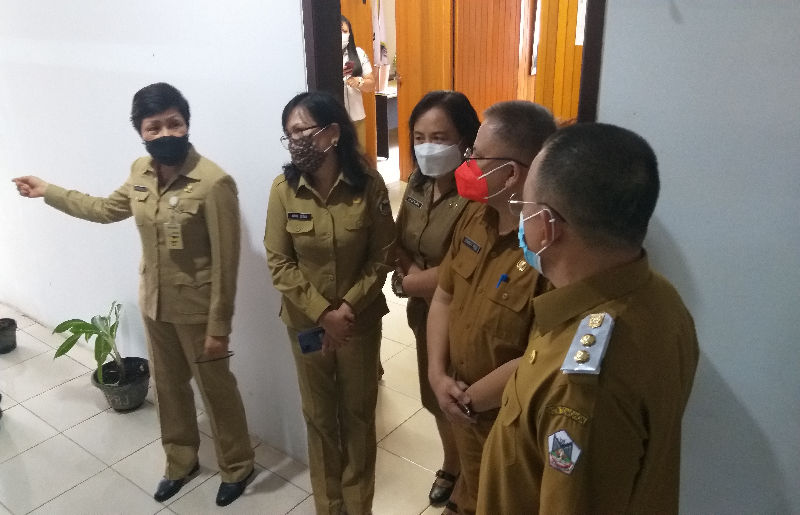 Sidak, Caroll Senduk-Wenny Lumentut Temukan WC Kotor