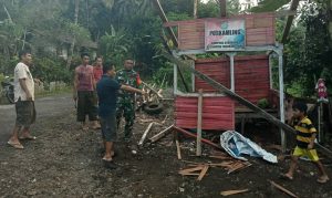 Warga Utaurano dan Babinsa Koramil 1301/07 Tabut Siapkan Posko PPKM Skala Mikro