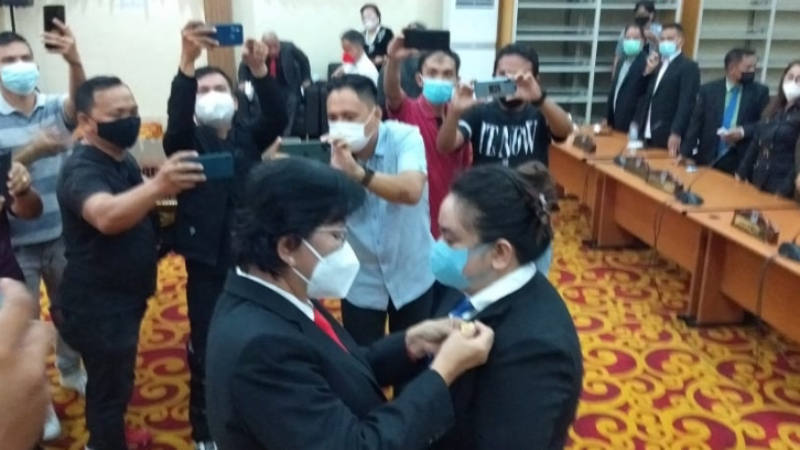 DPRD Manado Laksanakan Rapat Paripurna Pelantikan PAW Cicilia Longdong 9 DPRD Manado Laksanakan Rapat Paripurna Pelantikan PAW Cicilia Longdong