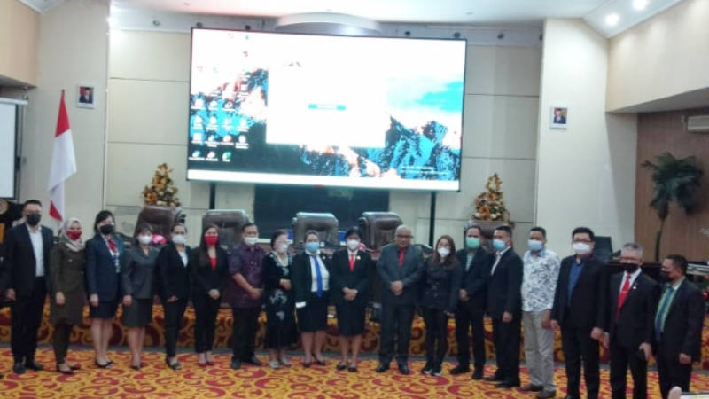 DPRD Manado Laksanakan Rapat Paripurna Pelantikan PAW Cicilia Longdong 12 DPRD Manado Laksanakan Rapat Paripurna Pelantikan PAW Cicilia Longdong