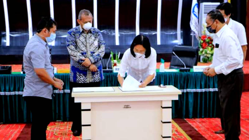 Peningkatan Kualitas, Unsrat Lakukan Penandatanganan Dokumen Kontrak Pengadaan Peralatan Additional Scope