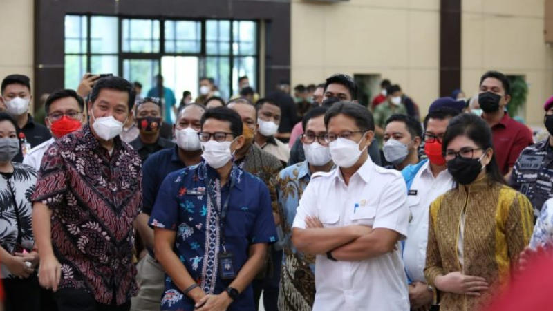 Wagub Steven Kandouw Dampingi Menkes dan Menparekraf Tinjau Vaksinasi Pelaku Usaha Pariwisata